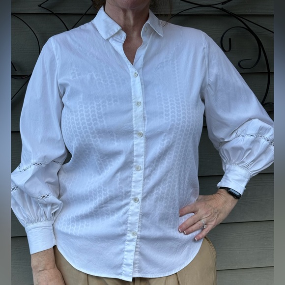 This is a Chicos business shirt, size 1 which is a normal size M/8 - Picture 3 of 3